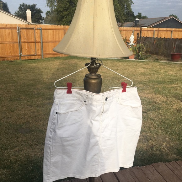Eddie Bauer Dresses & Skirts - Eddie Bauer Mini White Skirt Size 14.
